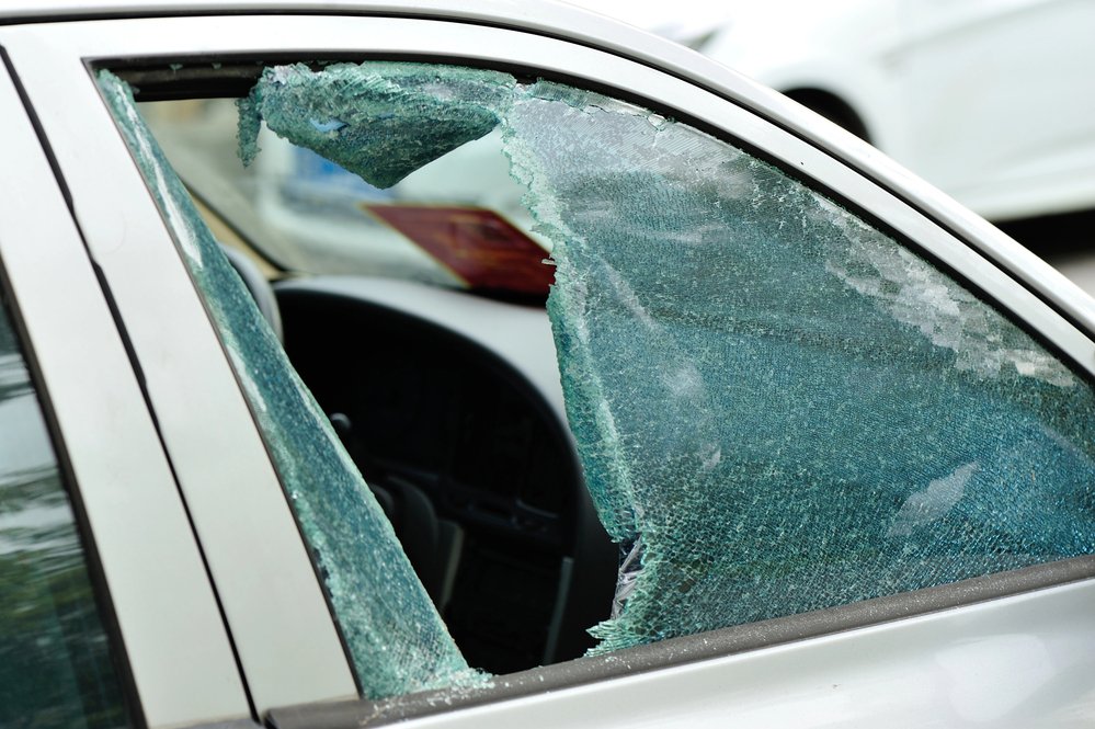 You are currently viewing Benefits of Professional Auto Glass Repair Service
